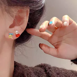 项链;耳钉;手链