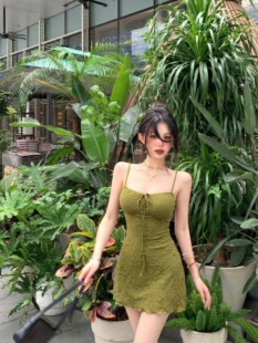 �Gɫ���µ����B��ȹŮ�ļ��Շ���ϵ��Ĩ�ؽ^�������@�ݰ��ζ�ȹ��