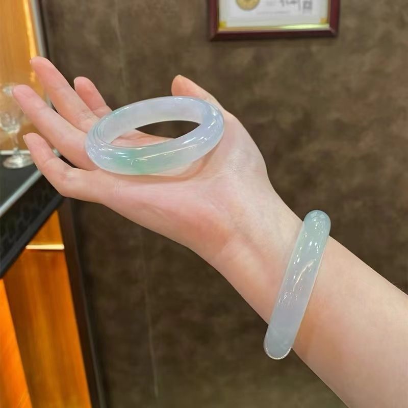 Vòng tay ngọc bích tự nhiên băng hoa nổi cao cấp cho nữ