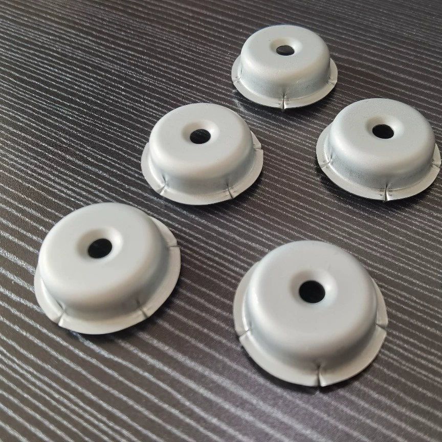 Производитель поставляет комплектующие для изготовления банок, ушками для кашпо, ушками для ведер из жести, ушками для банок из электролитической оцинкованной стали, уплотнениями для банок с краской, герметичными и антикоррозийными.