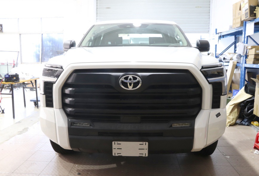Suitable for 22-23 Toyota Sequoia Tundra Headlight Eyebrow Modification Led Sequential Turn Signal Lights, Dedicated Daytime Running Lights