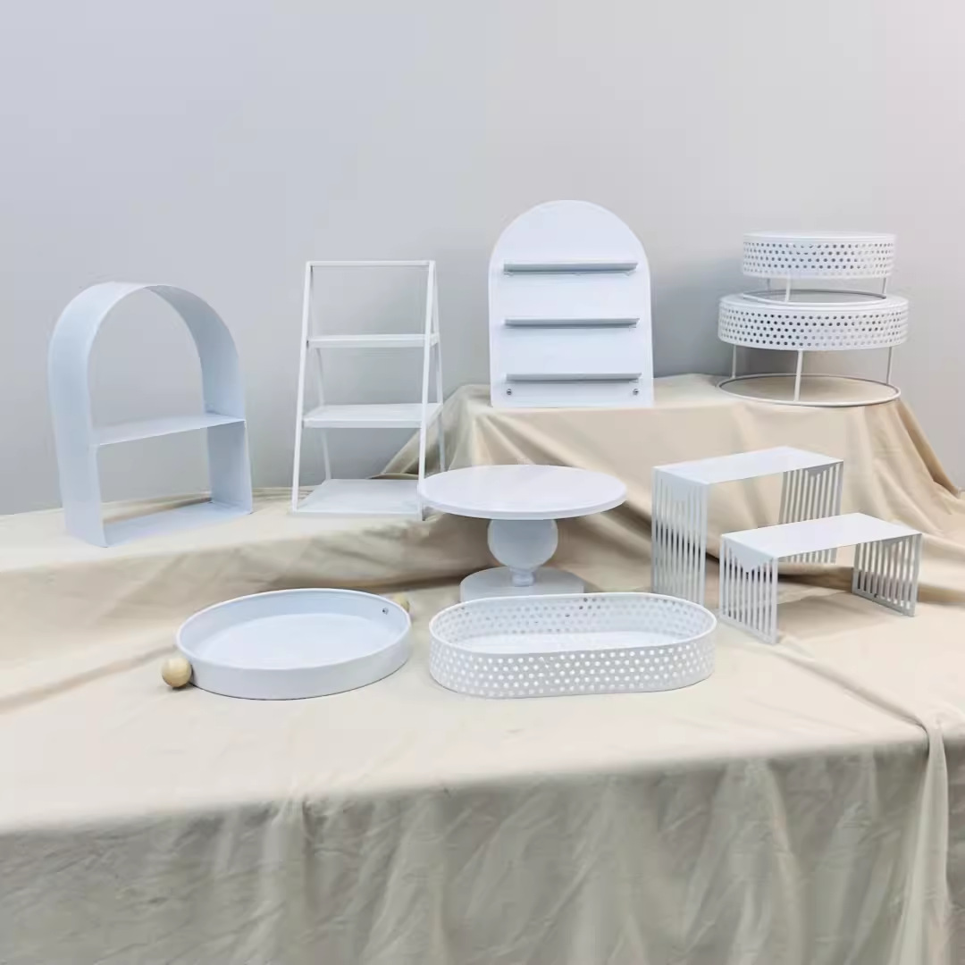 Tabla de postres de estilo blanco decoración estante de exhibición de bodas decoración estante de pastel de cumpleaños bandeja de refrigerio de hierro forjado