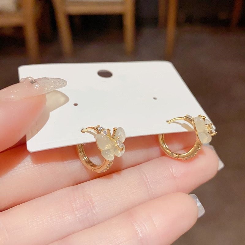 Sophisticated universal hypoallergenic earrings