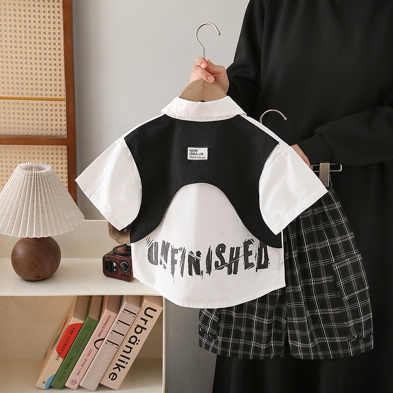 7195 traje de verano para niños y niñas 2025 nueva camisa falsa de dos piezas para niños de manga corta ropa fina de verano de dos piezas