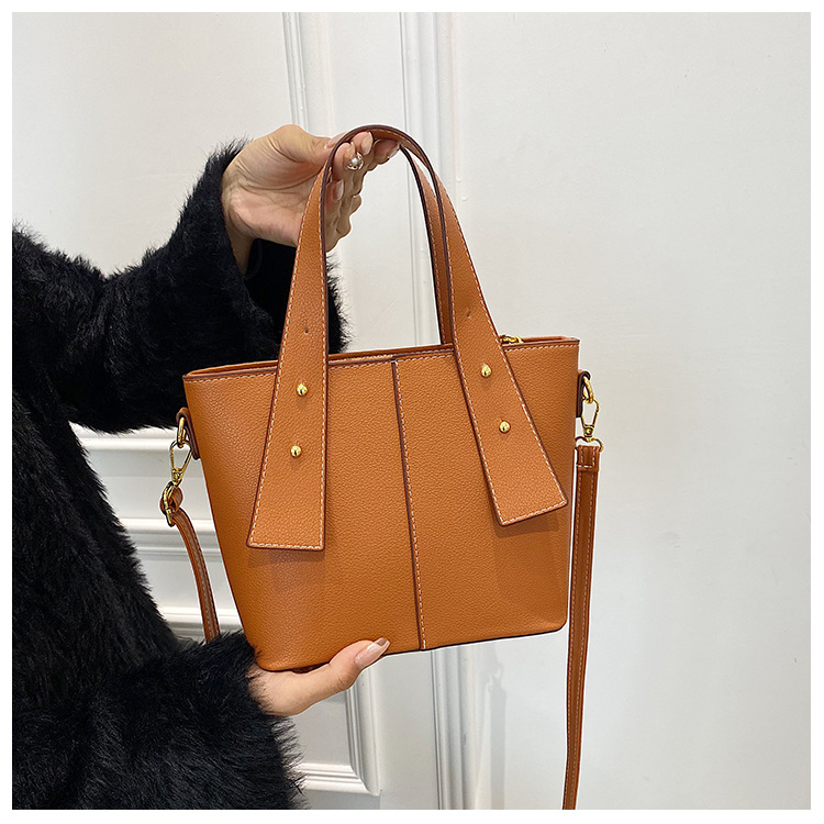 PU Fashionable Handheld Tote Bag With Large Capacity 2023 New High End And Small Mom's One Shoulder Crossbody Small Square Bag_voghion.com