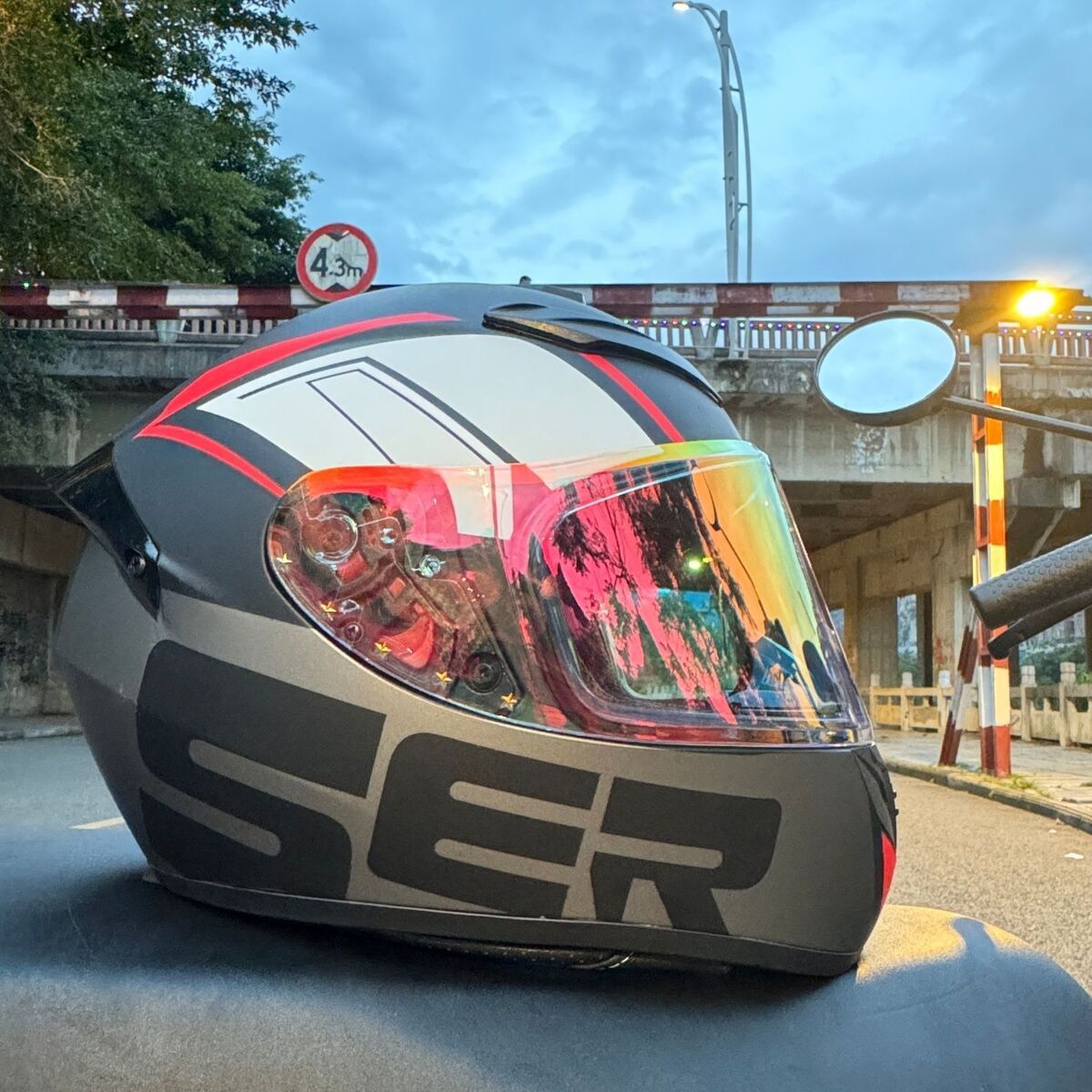 Motorcycle Helmets for Men and Women, 3C Full-Face Helmets, Stylish and Handsome Motorcycle Helmets, Winter Windproof Caps, Cross-Border Wholesale Supply