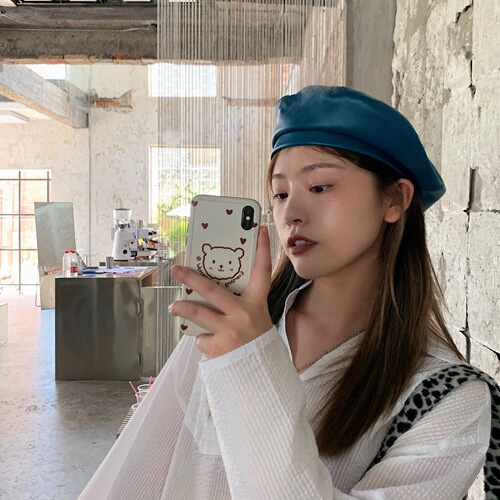 Korean-style new women's spring and autumn hat—popular online, made of PU leather, featuring a vintage, fashionable painter's cap design that’s trendy, versatile, and comes with a flat brim for a chic look.