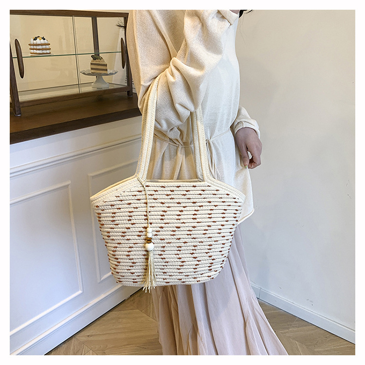 A trendy and stylish underarm bag for summer, a simple single-shoulder bag for women, and a fashionable, casual, and high-quality bag undefined