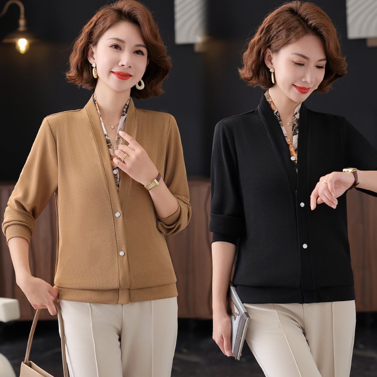 一件代发经典的毛针织工艺，适用于各种场合的穿着需要。