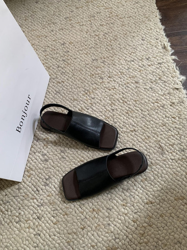 Leather square-toe sandals for women, 2024 new summer outdoor wear soft flat retro fashionable versatile Korean style sandals