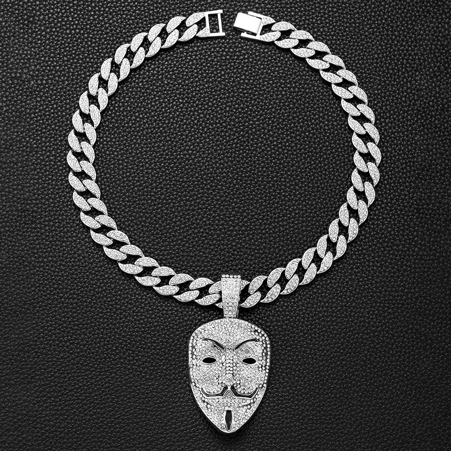 V-shaped Mask Pendant Hip Hop Necklace With Diamond Details_voghion.com