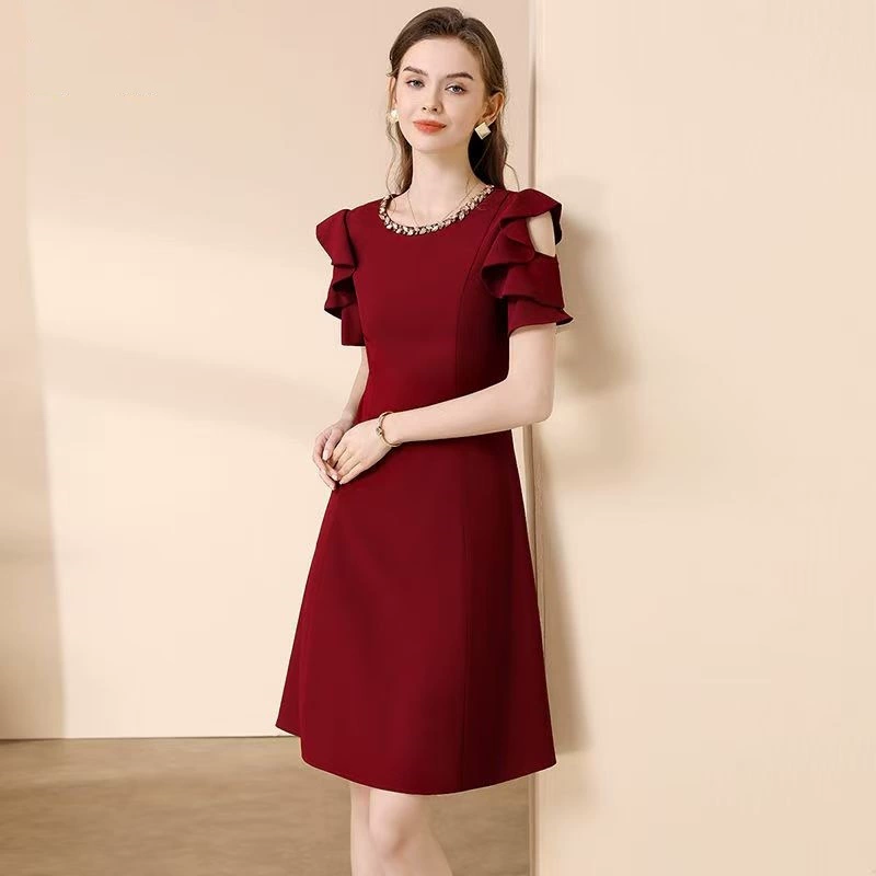 Летнее платье в стиле легкой роскоши для женщин 2025 года, новый стиль, с открытым плечом, с бриллиантовой талией, утягивающее, миди.