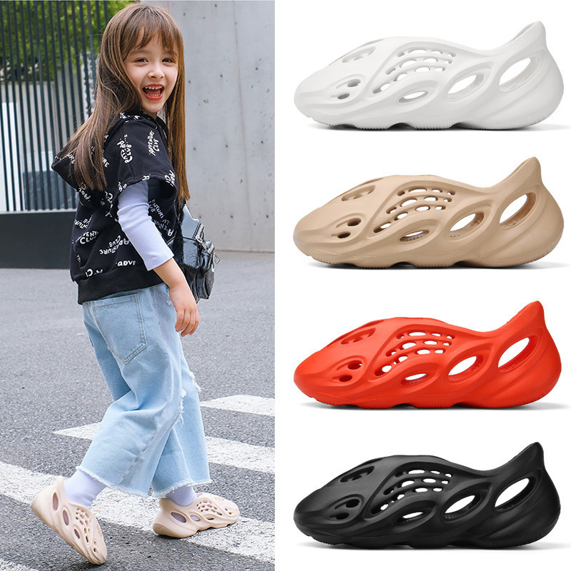 Fujian manufacturers beach shoes hole shoes boys and girls coconut shoes Kanye casual white Four Seasons patent leather breathable Men