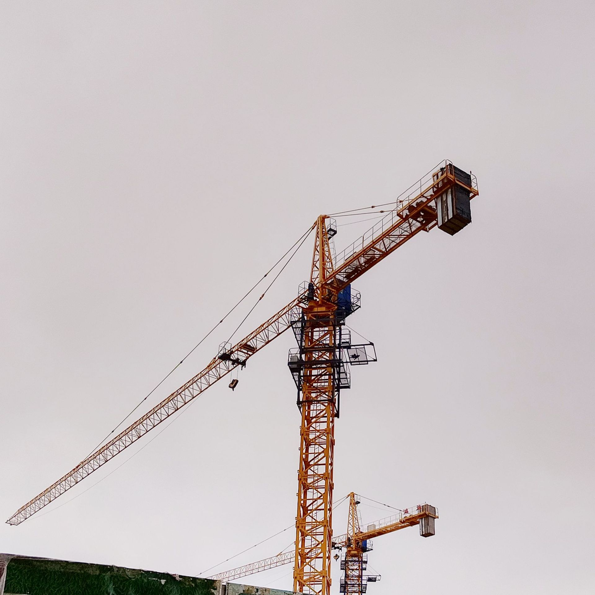 塔式起重机 高度65-75米 长度65m 起重能力10吨动臂内爬6517塔吊