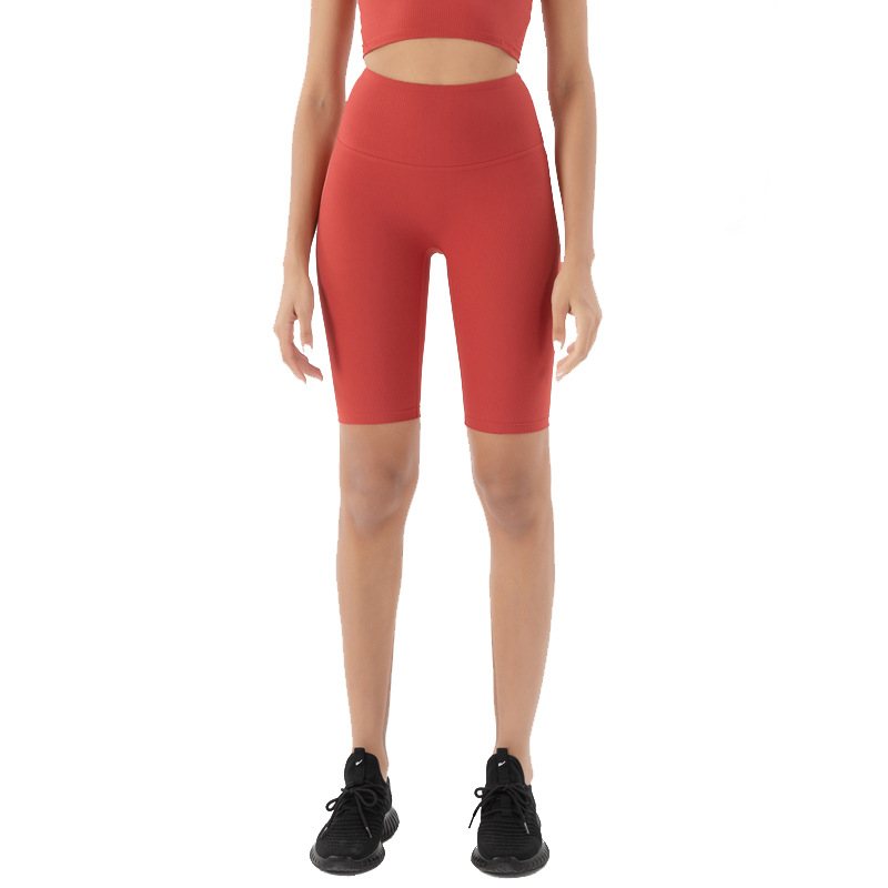 Nuevos shorts de yoga acanalados sin costuras de estilo europeo y americano para mujer, de cintura alta, efecto levanta glúteos, shorts deportivos de cinco puntos.