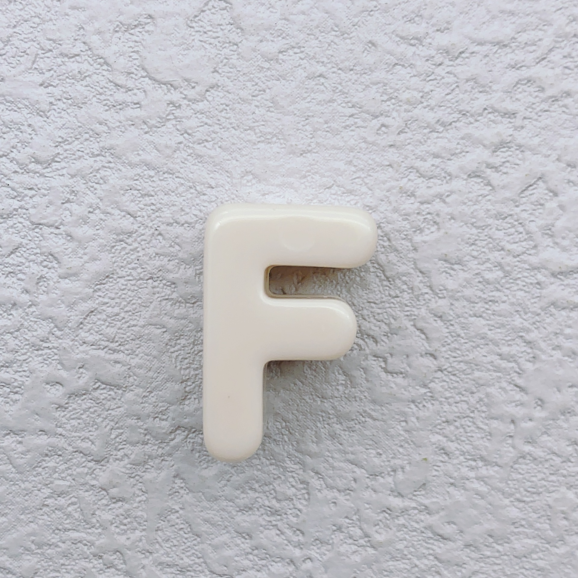 F (off-white)