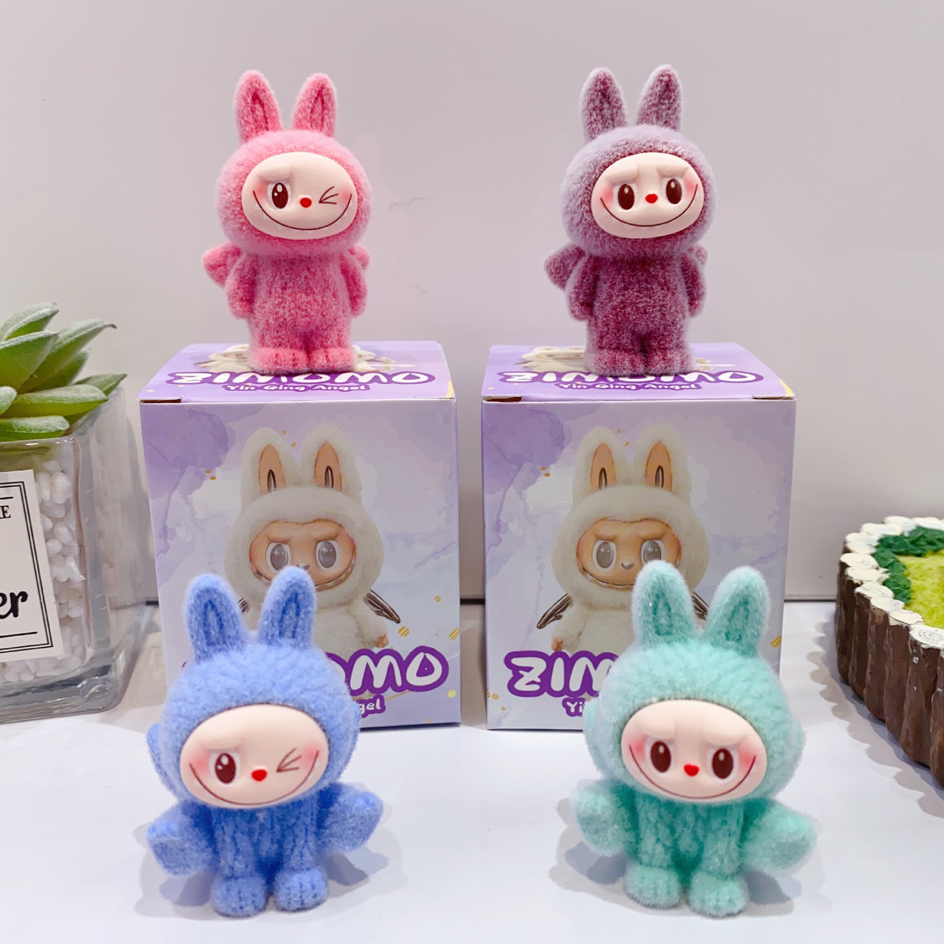 Caja ciega flocada de dibujos animados de tela rabu, lindo y lindo grano de alto valor, mini muñeca, modelo de decoración de escritorio, regalo