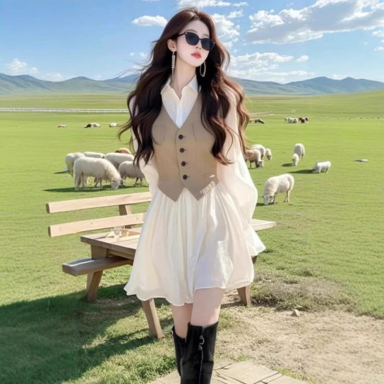 2025 spring new French high-end feeling beautiful unique temperament seaside holiday white fake two-piece dress