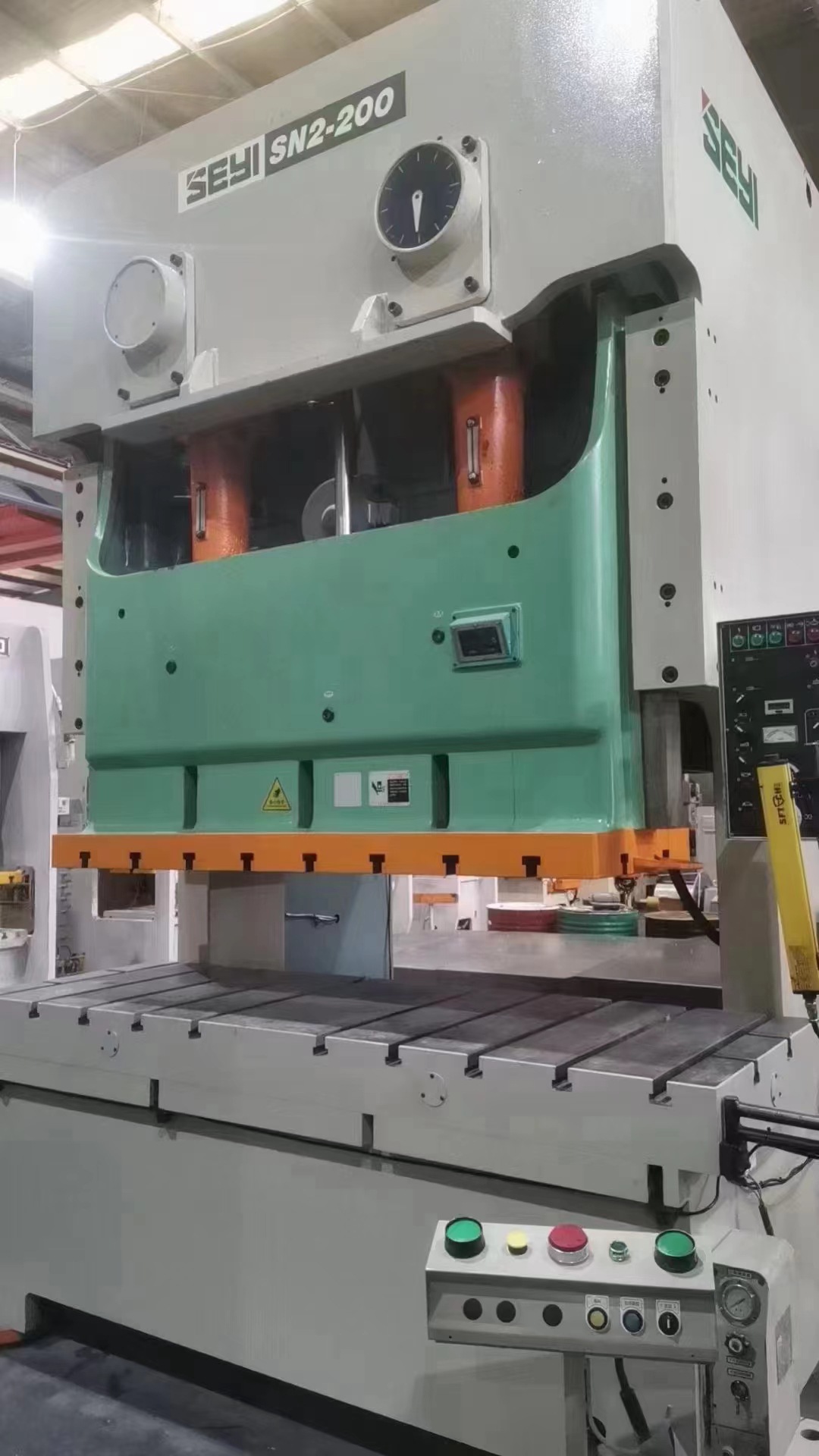 处理二手协易SN2-200气动冲床二手冲床