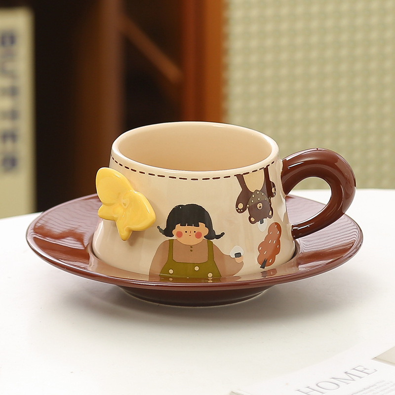 レトロ軽くて豪華な陶磁器のコーヒーカップのセットの高級感があります。|undefined