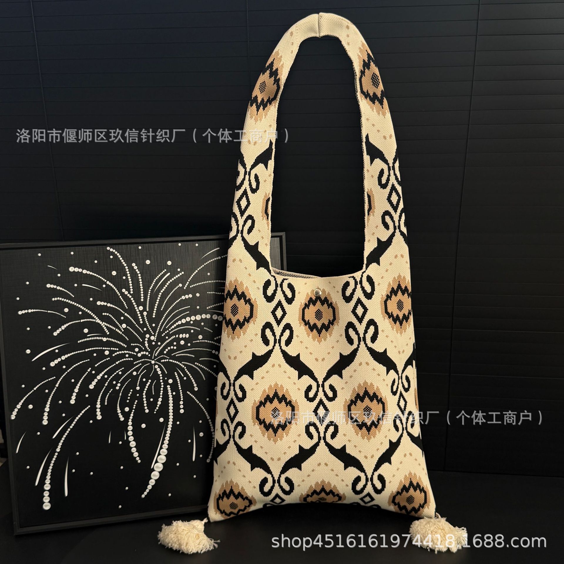 Adelaide T bag No. 20 (including tassels)