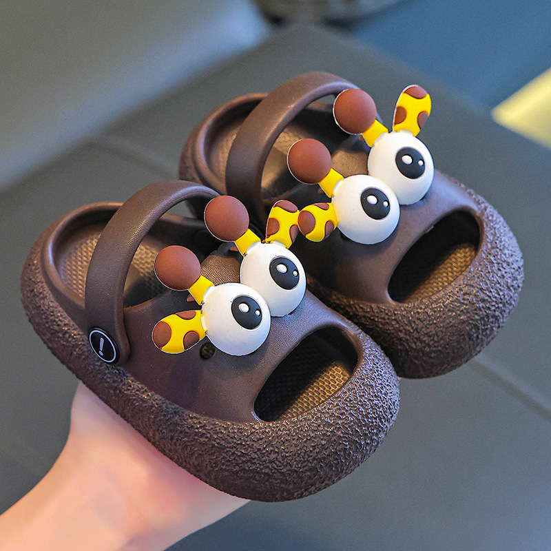 Zapatillas para bebés para hombres zapatos para niños nuevos zapatos de verano para bebés pequeños antideslizantes con suela suave para niños sandalias.