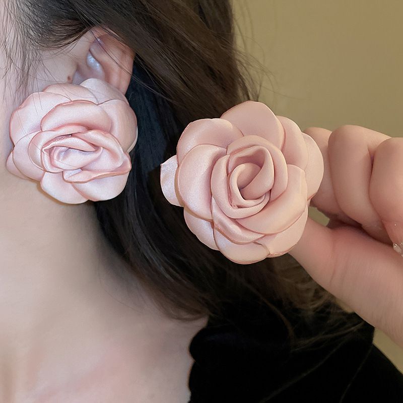 Pendientes de mariposa plisados de circón con aguja de plata Pendientes pequeños y frescos de moda simple Pendientes ligeros de lujo de alta gama al por mayor