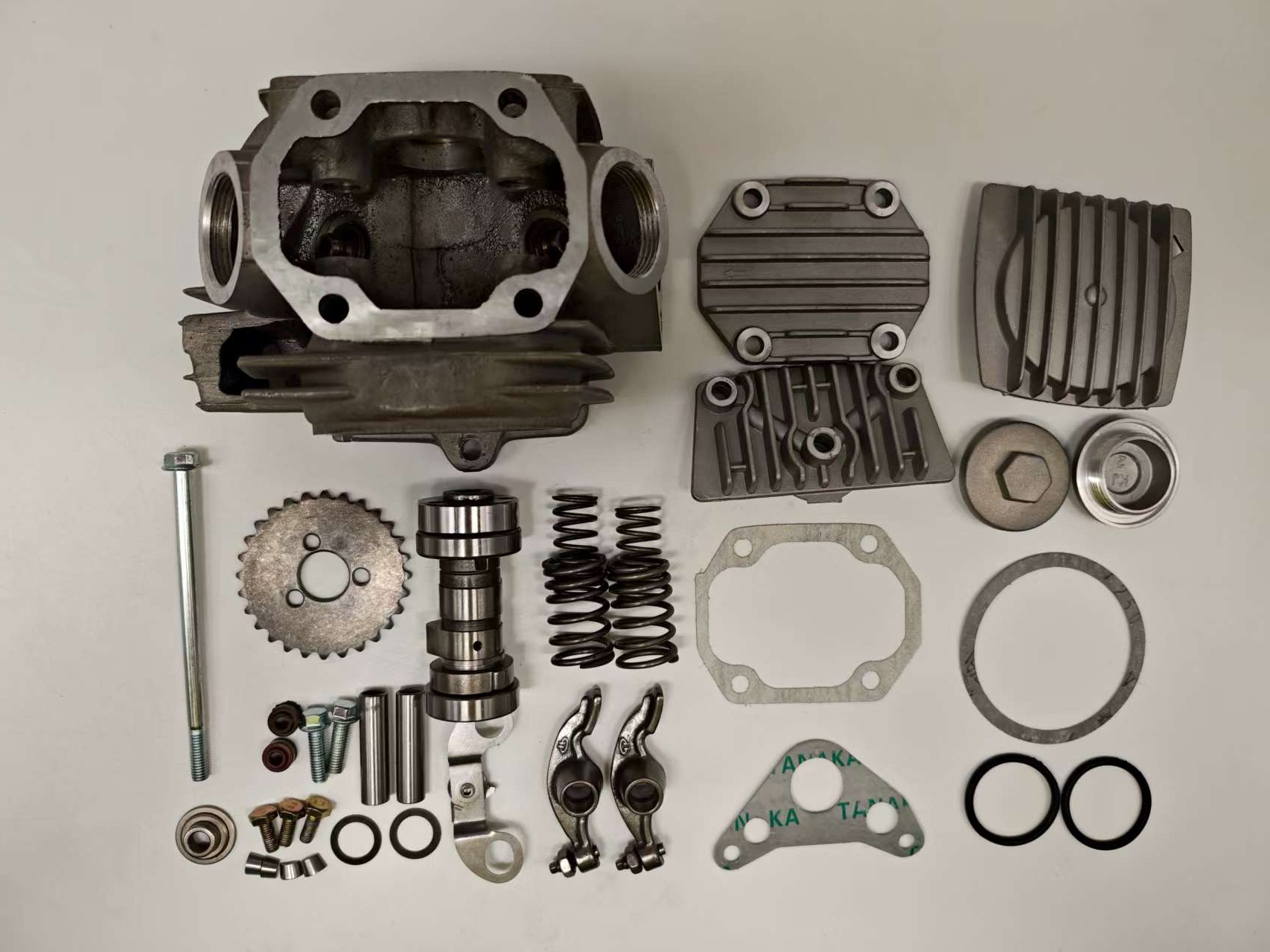 Motorcycle Dayang DY100 cylinder head assembly, JD100/JH100/C100 engine cylinder parts for curved-beam motorcycles