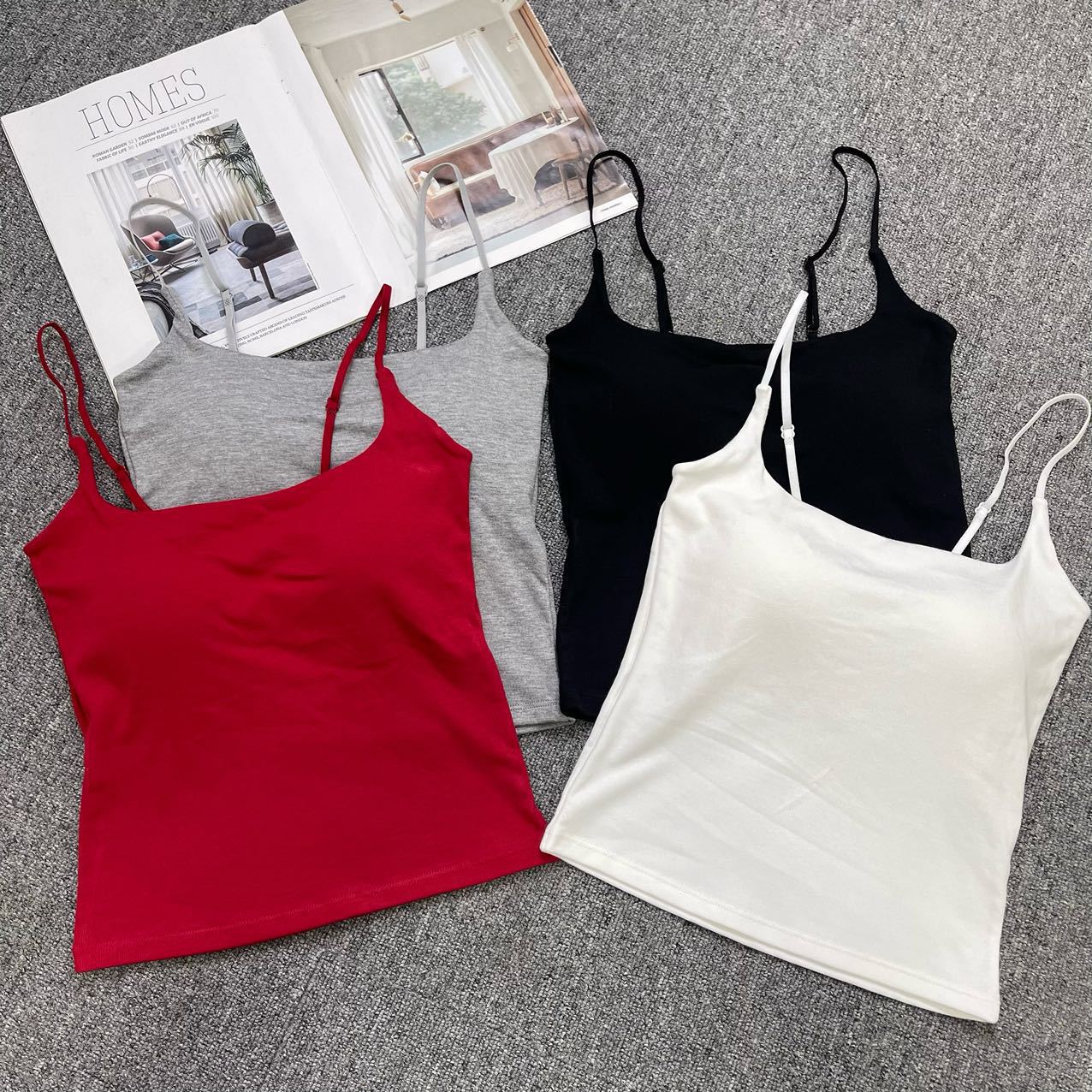 Demi-season keep warm comfortable top with cups, adjustable straps