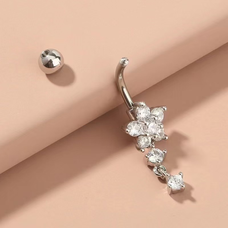 Silver pointed spike labret stud material detail