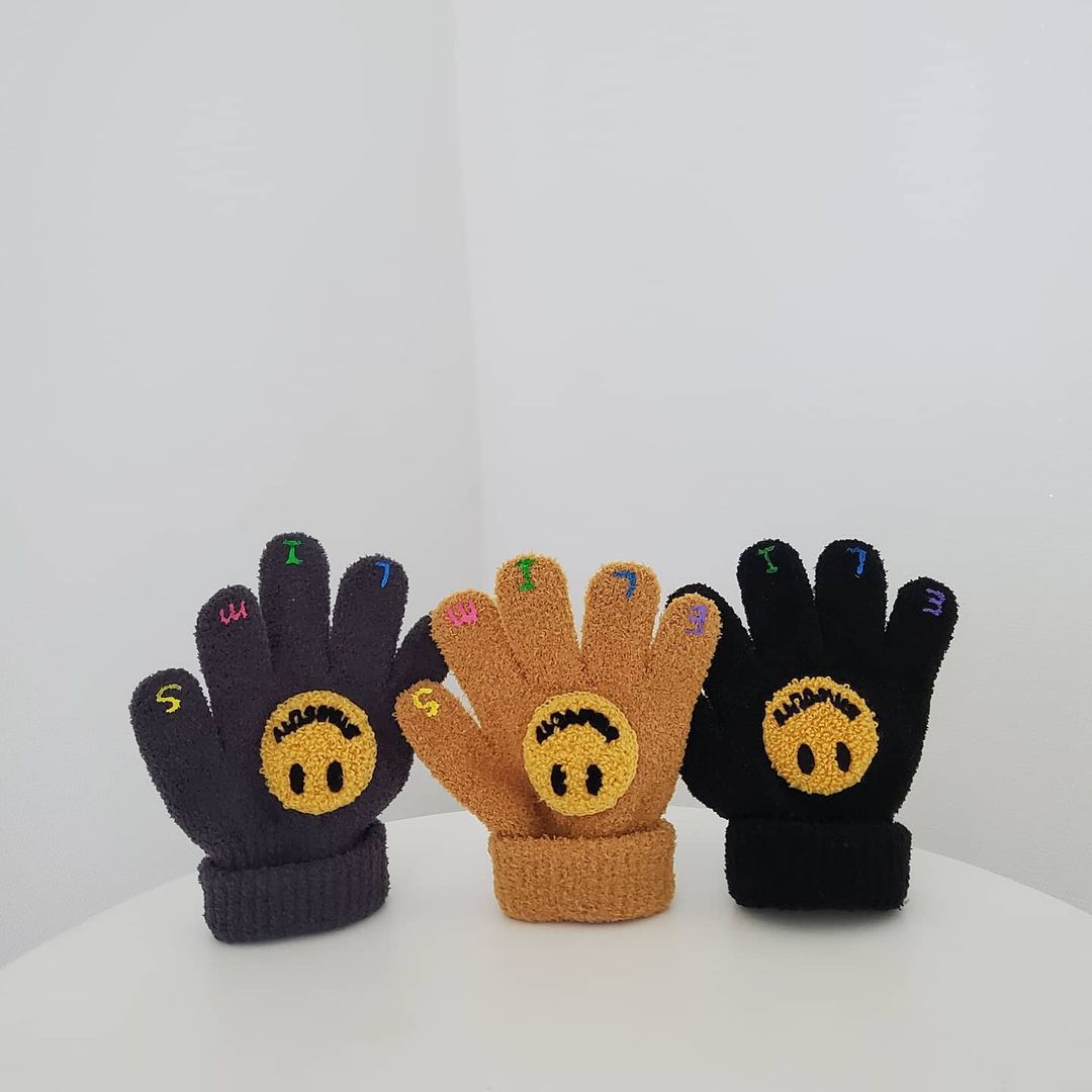 Kid's Cute Sweet Smiley Face Gloves 1 Pair display picture 3