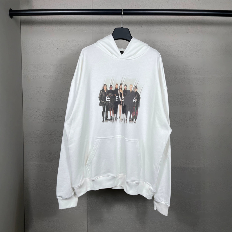 High-end Parisian brand B's new autumn collection: a distressed, ripped, and worn-effect hooded sweatshirt featuring a surf-themed letter print