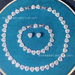 施家高版本2025年新款爱心满钻系列项链手链耳钉套装时尚锁骨链套