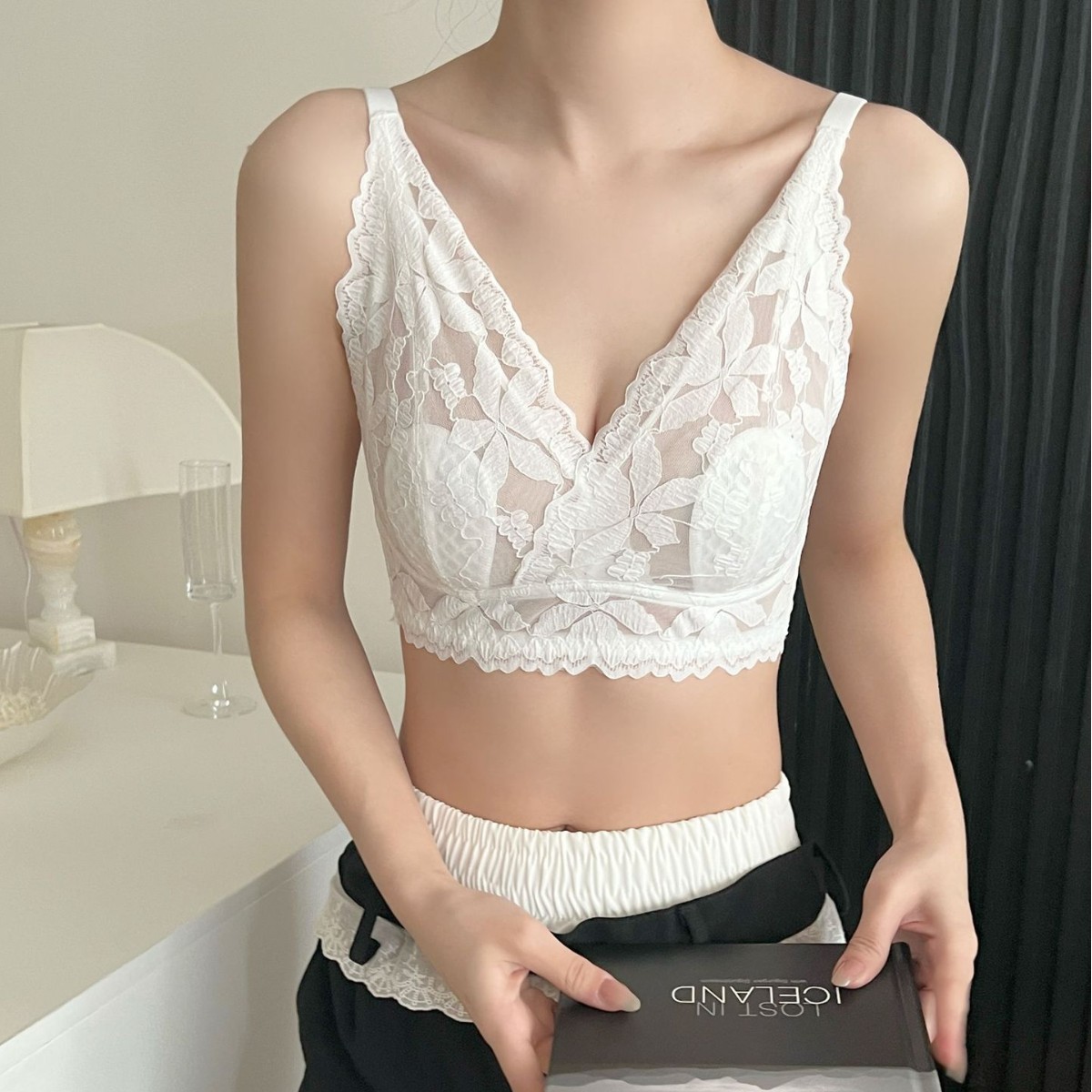 Pure Desire Lingerie Women's Ultra-Thin Bra, Makes Large Breasts Look Smaller and Slimmer, Bunny Ear Lace, Side Support, Wire-Free Sexy Bra
