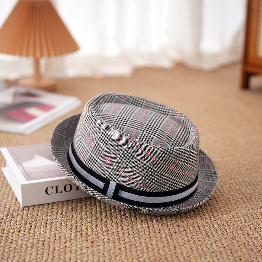 Sombrero de nuevo estilo para hombre, sombra de ala corta de verano, sombrero de caballero de jazz a cuadros de moda, sombrero de copa de cúpula de todo fósforo británico para mujer