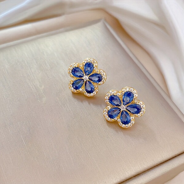 fashionable elegant necklace