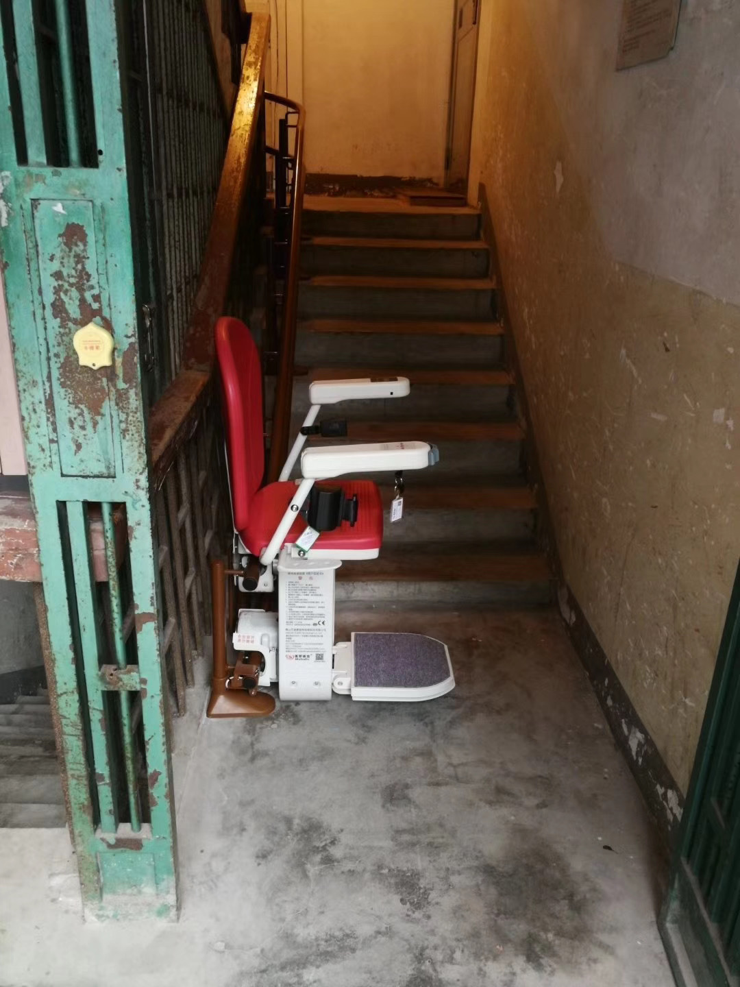 座椅电梯曲线座椅电梯爬楼楼道家用老人直上下楼梯升降椅代步省力