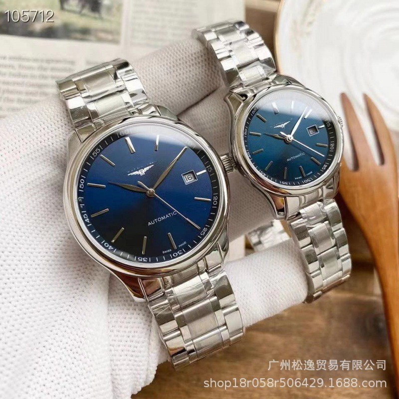 흰 껍질 파란 국수를 자른 소녀