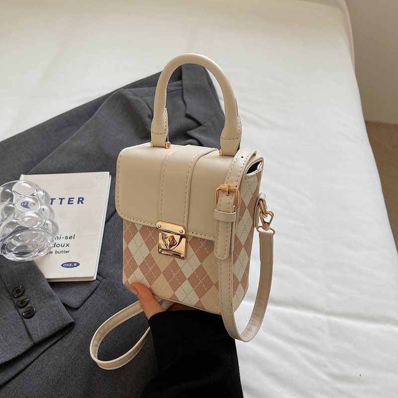 Alta sensación Lingerie mini bolso para mujeres 2024 nuevo Lingerie bolso cuadrado universal bolso de nicho de diseño exterior bolso de hombro