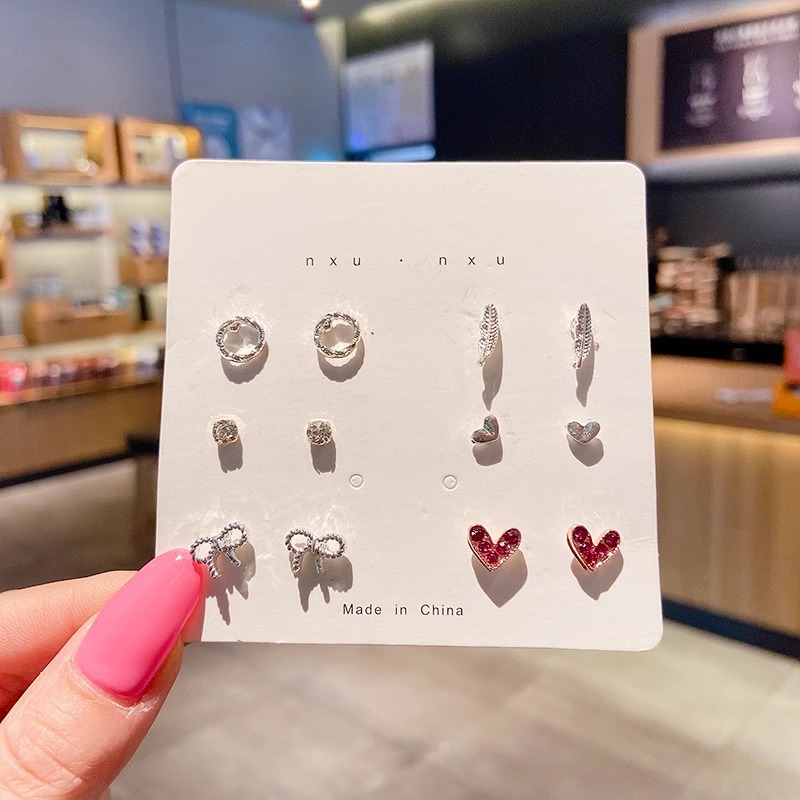 Juego de pendientes 2025 nuevas mujeres de moda simples, compactas, exquisitas, de alta gama, pendientes de celebridades de Internet