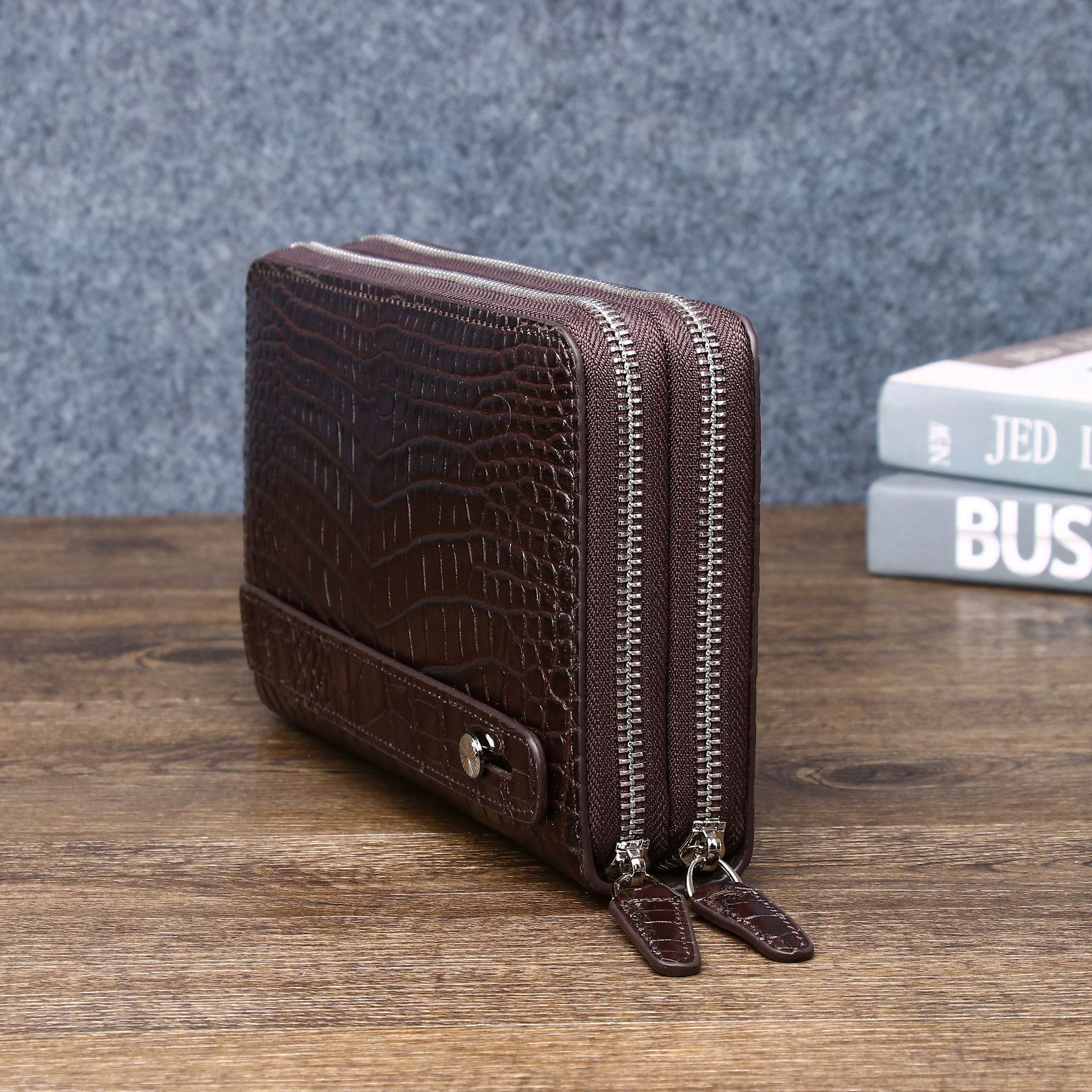 Túi clutch nam họa tiết da cá sấu khóa kéo đôi nhiều ngăn thẻ chi tiết 11