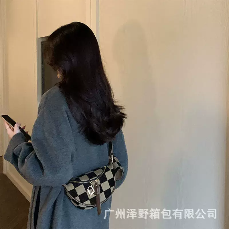 2024棋盘格胸前包ins棋盘格子腰包斜挎女包bags潮ins风ins风潮品
