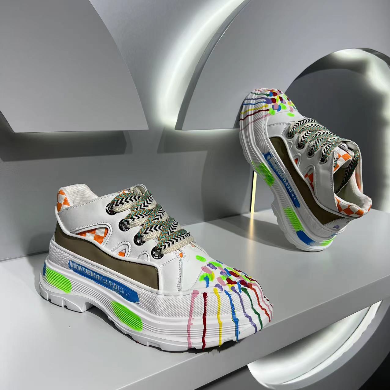 Casual Sneakers For Men With Personalized Graffiti Design_voghion.com