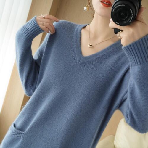 Autumn and winter clothing for plus-size women: large-sized, mid-length V-neck loose base layer shirt, lazy pull-over knitted sweater with dual pockets, for women.