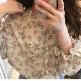 外贸批发 简约v领碎花衬衫女2026春装鬼马少女系气质喇叭袖上衣