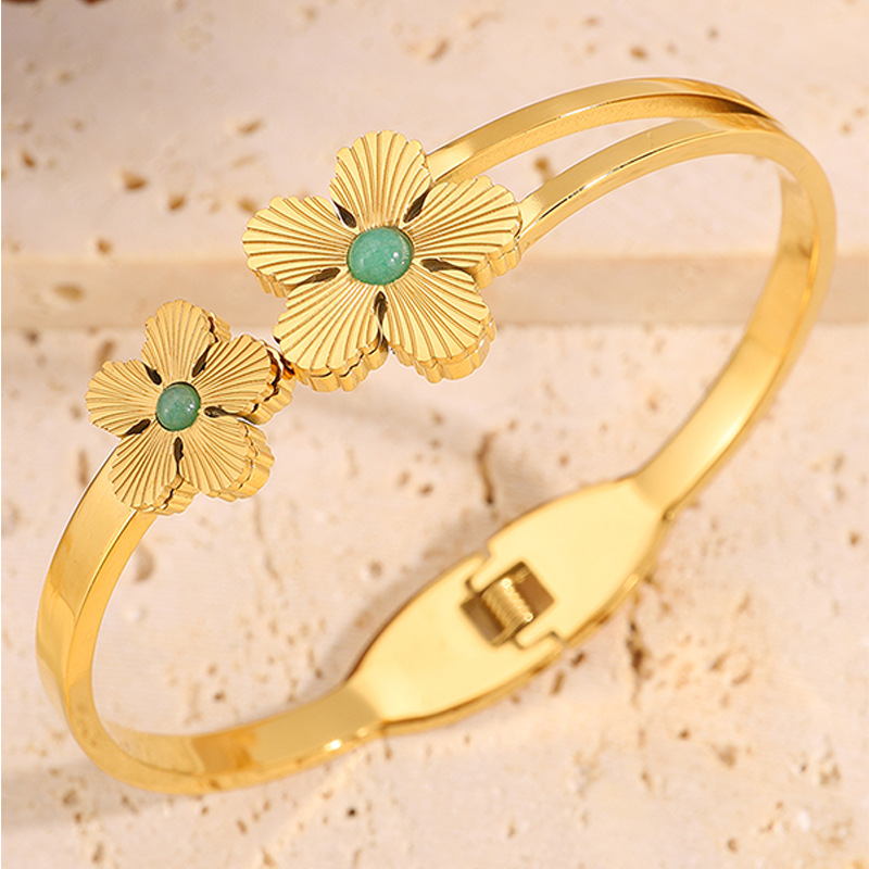 Brazalete de acero de titanio para mujeres de alta calidad de cinco pétalos de piedra turquesa incrustado pulsera de apertura elástica no se desvanece brazalete de estilo europeo