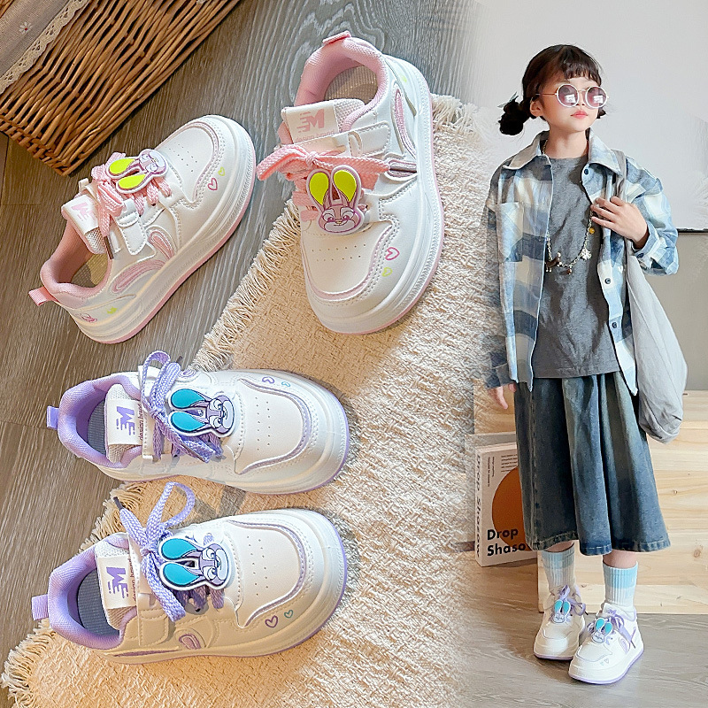 Zapatos deportivos infantiles de dibujos animados zapatos de skate para niñas 2026 nuevos zapatos blancos de princesa zapatos casuales de moda suaves