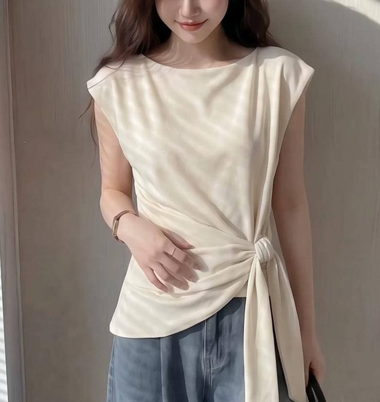 Áo thun nữ không tay thắt lưn bất quy tắc, phối dây rút eo, form ôm nhẹ — trắng ngà chi tiết 3
