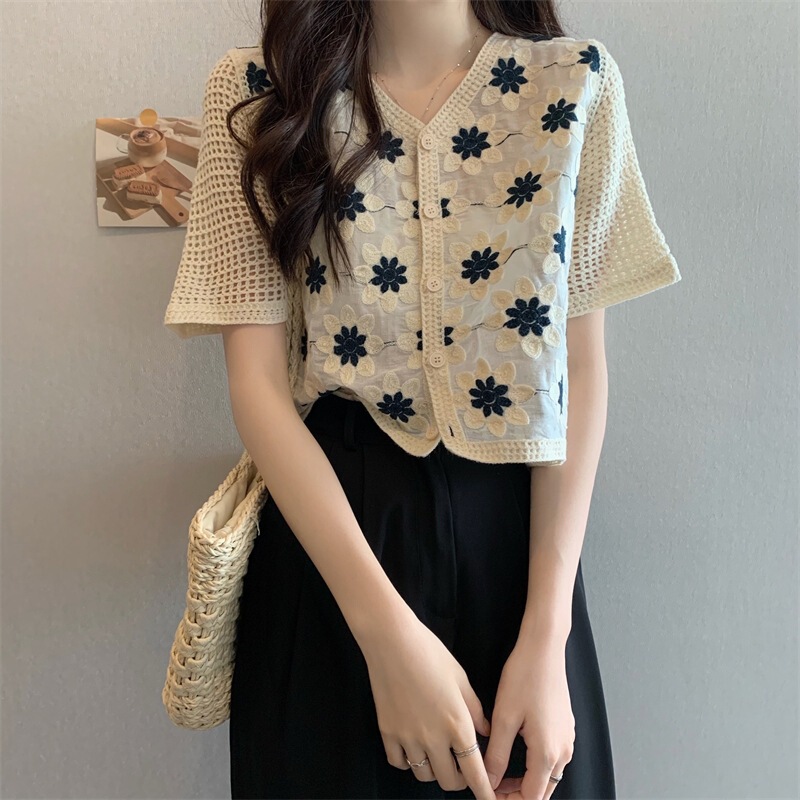 French Style Chic Style Hollow Crochet Sweater Women's Design Niche New Fashion Loose Short Top French Style Chic Style Hollow Crochet Sweater Women's Design Niche New Fashion Loose Short Top
