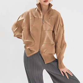 连衣裙;时尚休闲套装;女式T恤